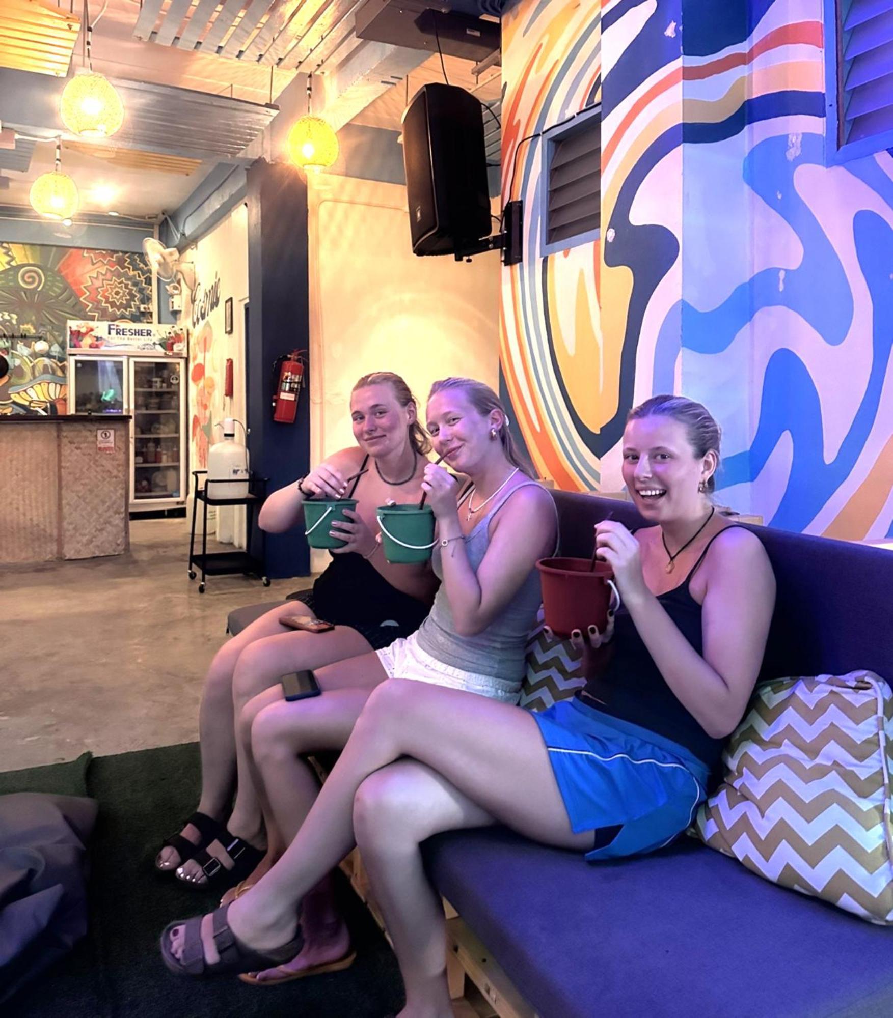 The Hangout Hostel Ao Nang Exteriör bild