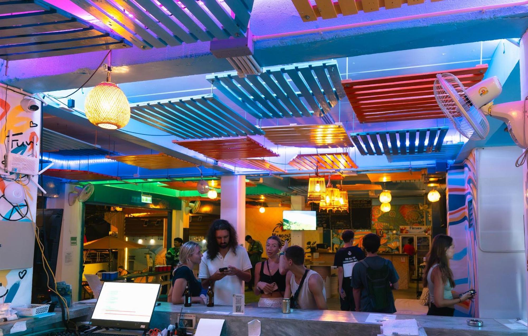 The Hangout Hostel Ao Nang Exteriör bild