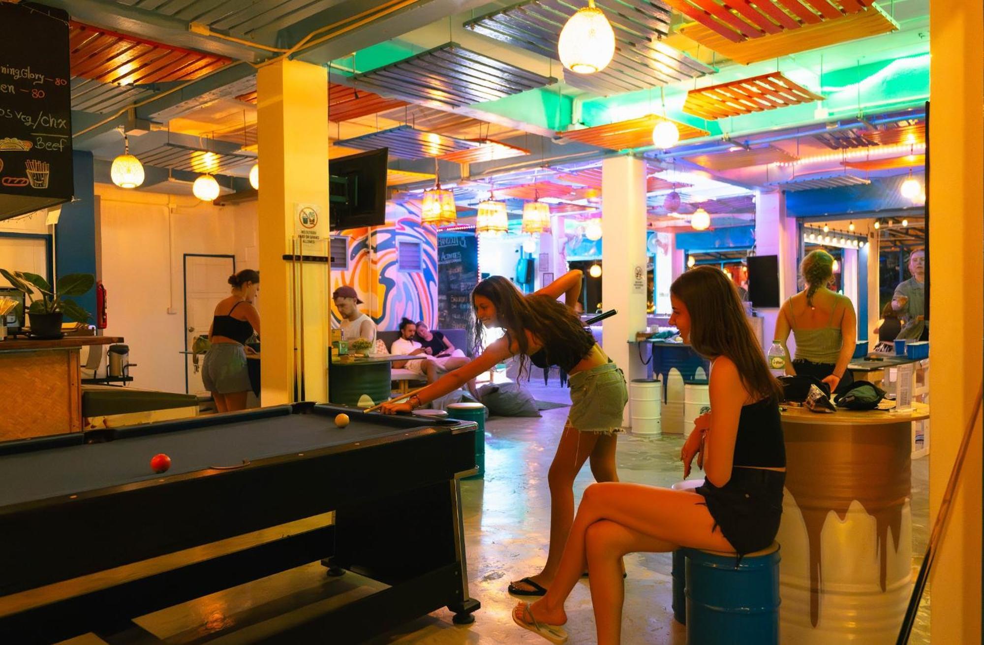 The Hangout Hostel Ao Nang Exteriör bild